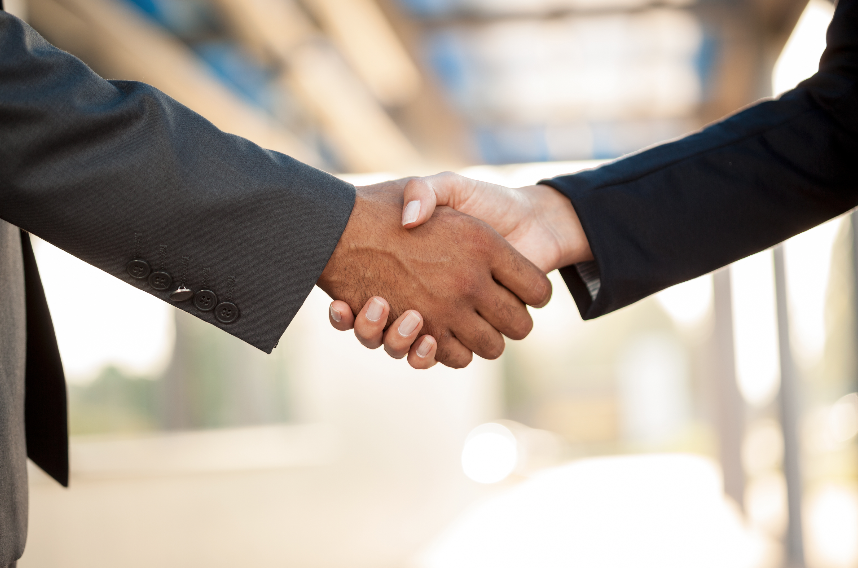 Stock_Handshake_AS_94242754